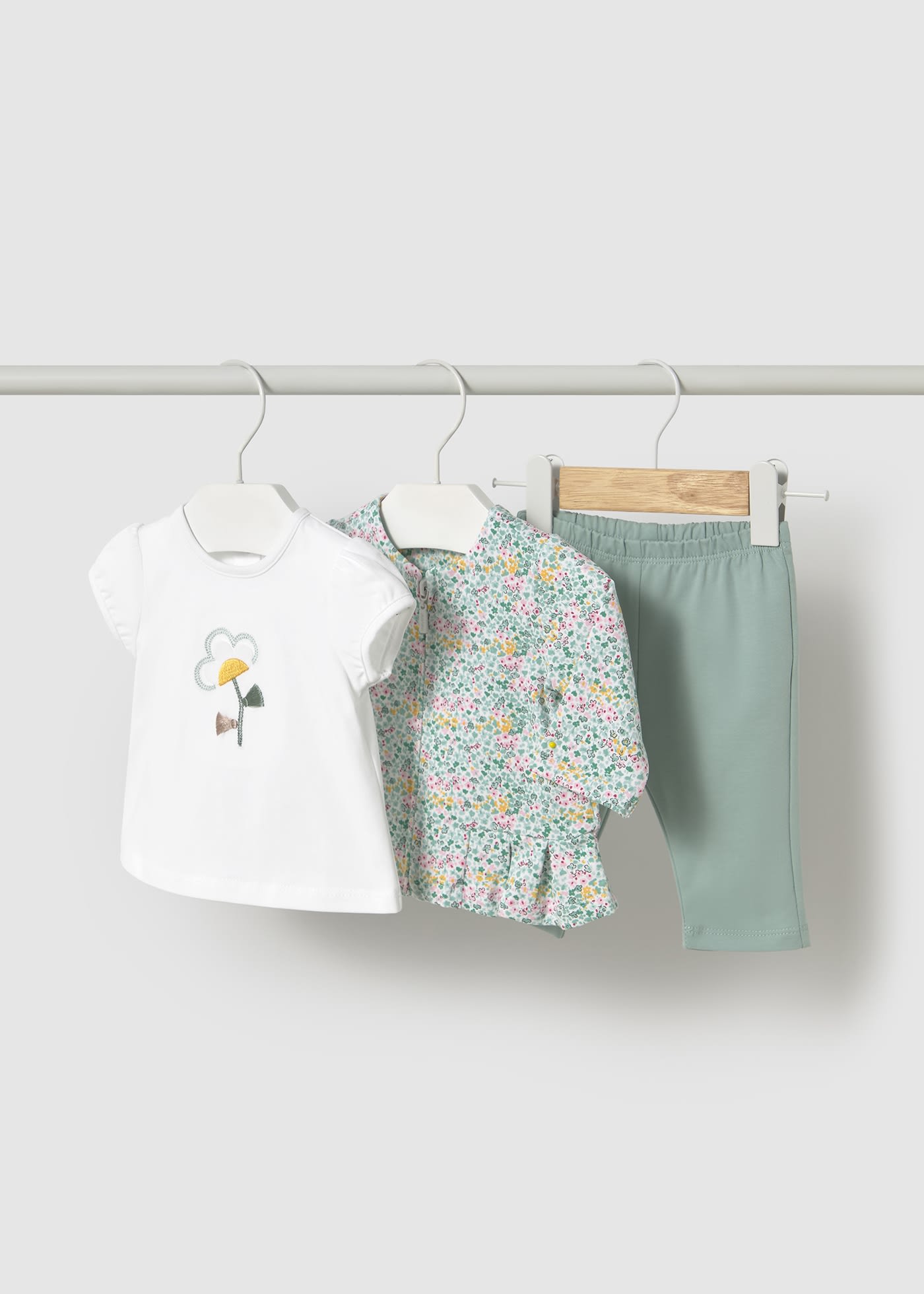 Tuta con maglietta fiori