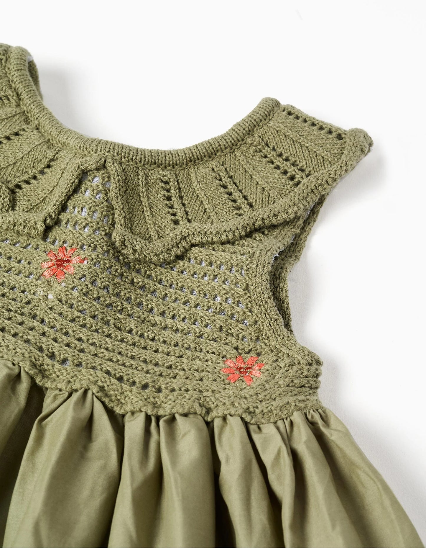 Vestito con fiori ricamati