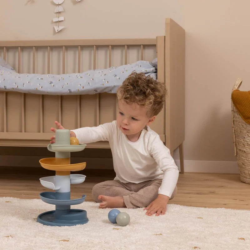 Scivolo a spirale con palline