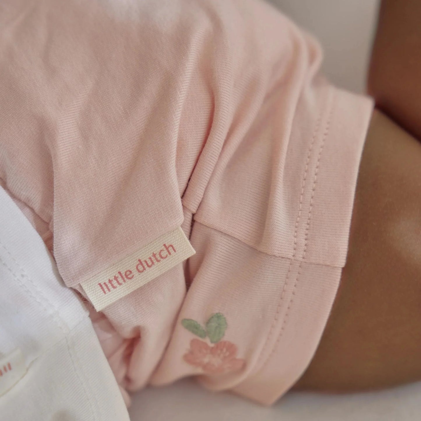 Shorts con fiore