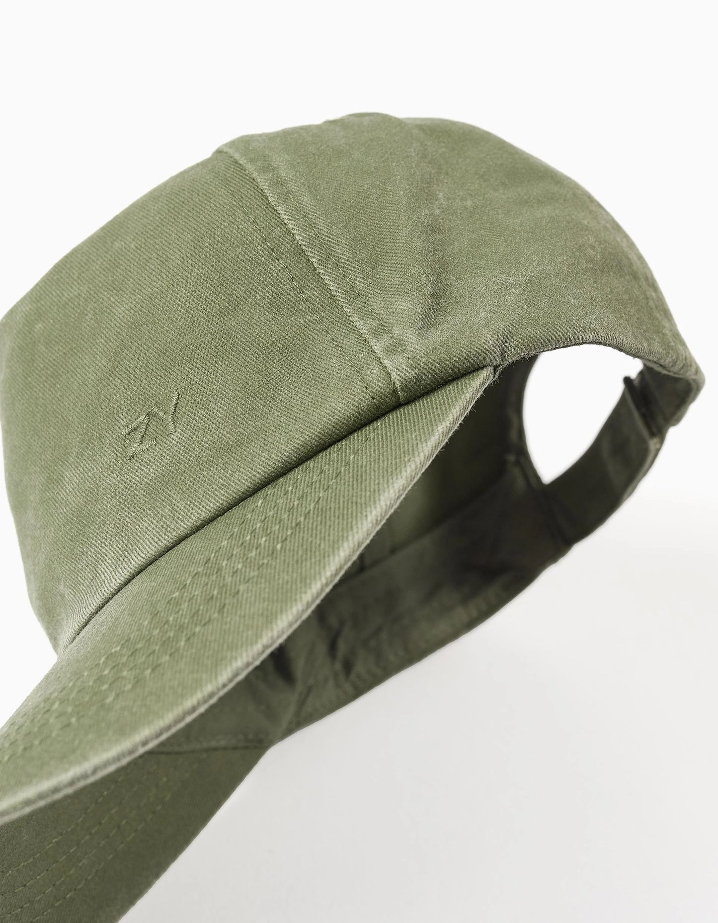 Cappello con visiera