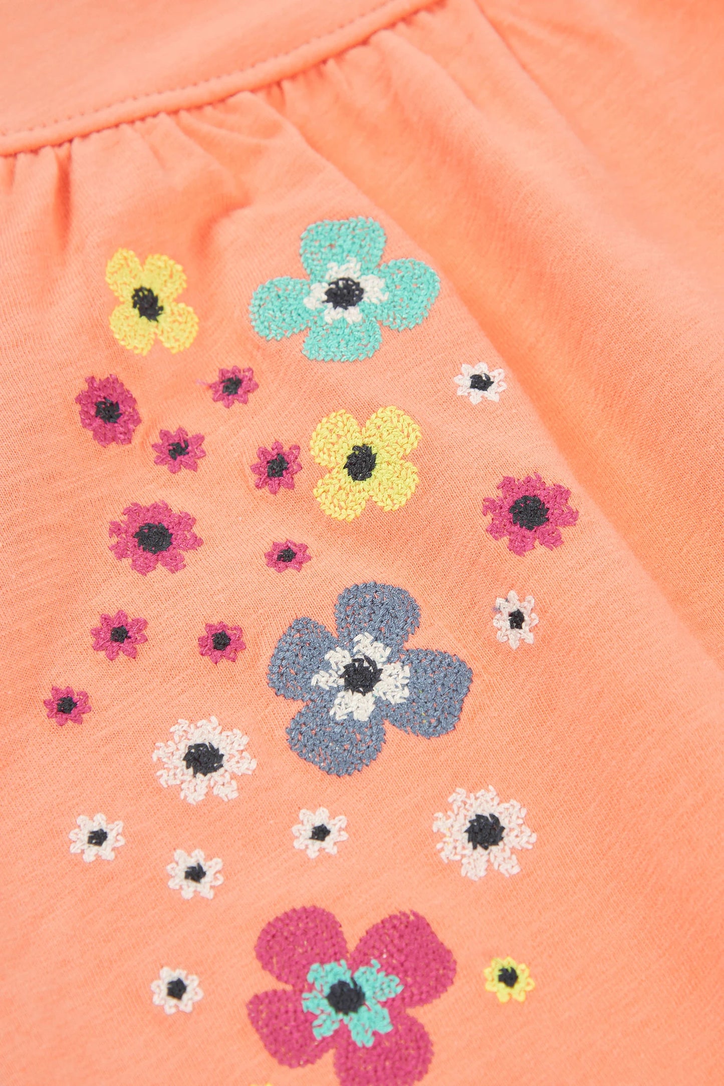 Vestito con fiori