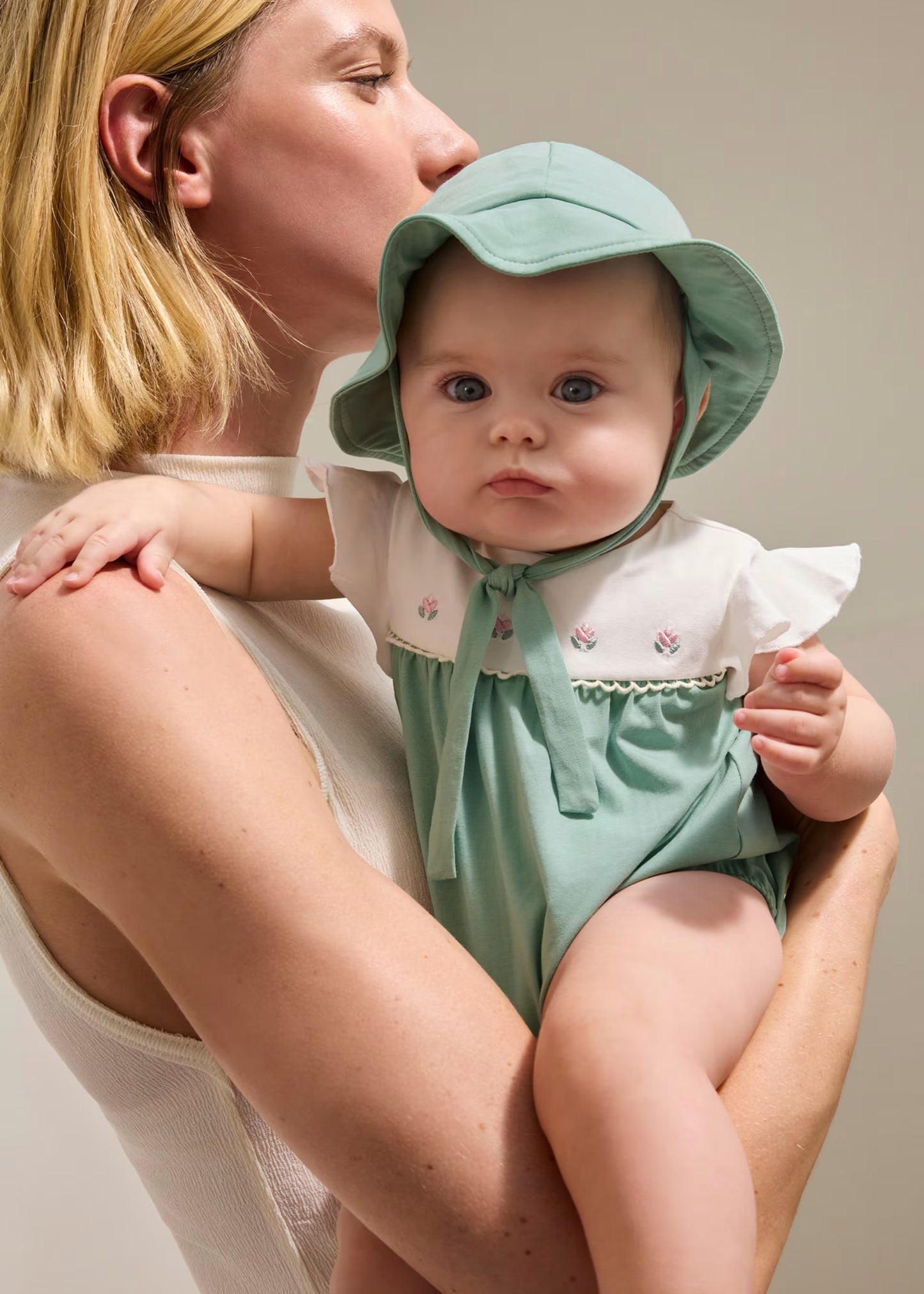 Pagliaccetto con cappello