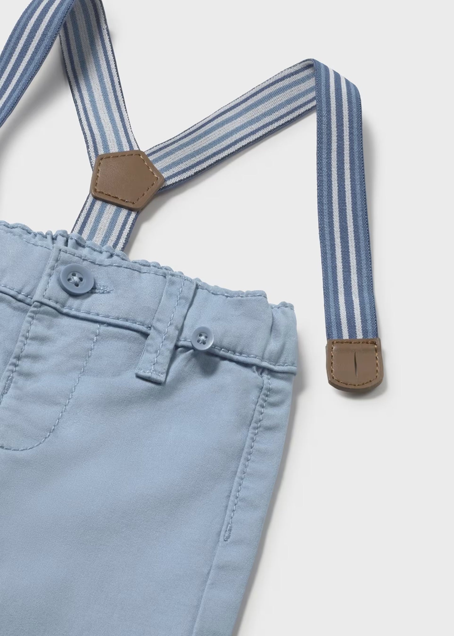 Pantalone con bretelle