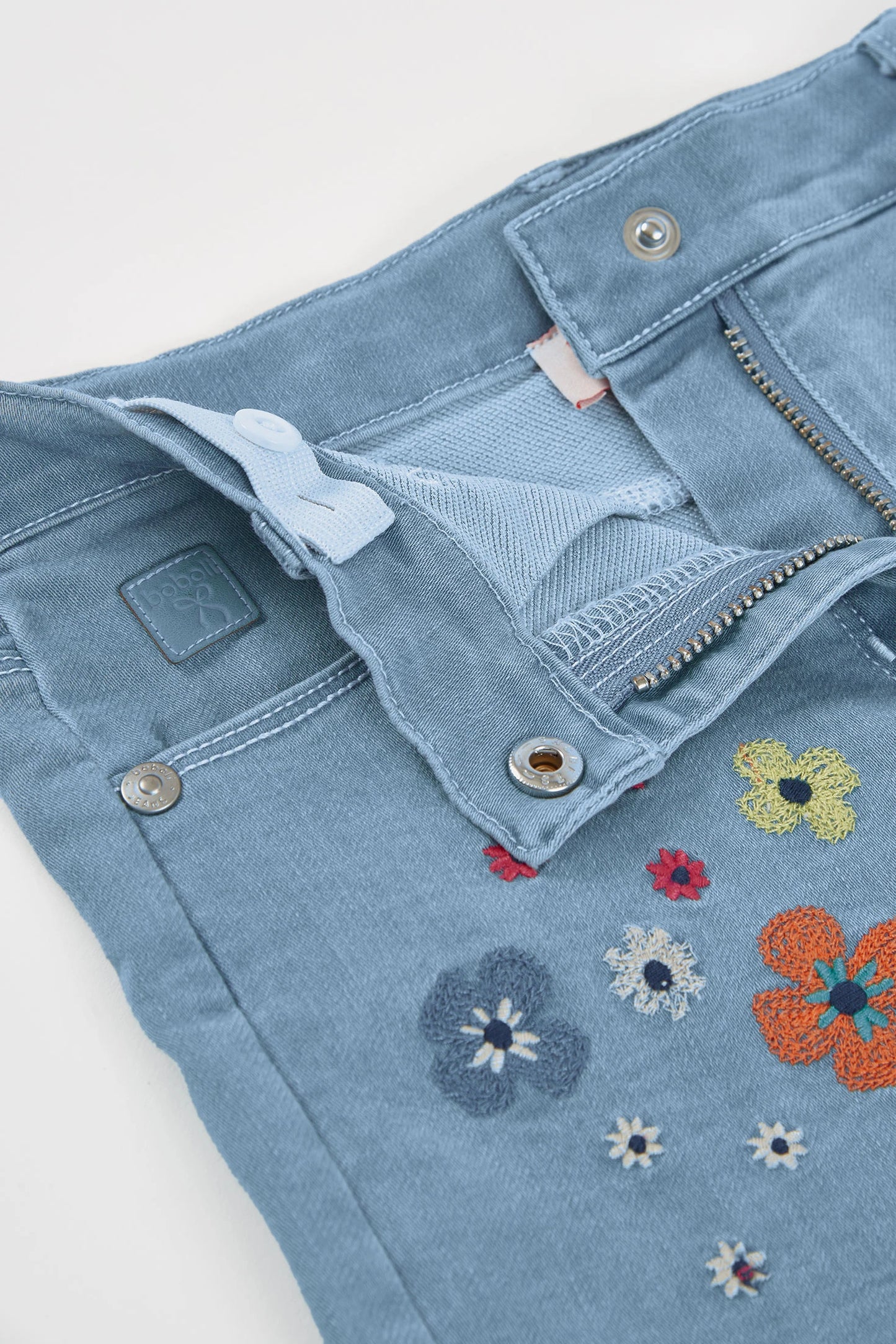 Short denim con fiori